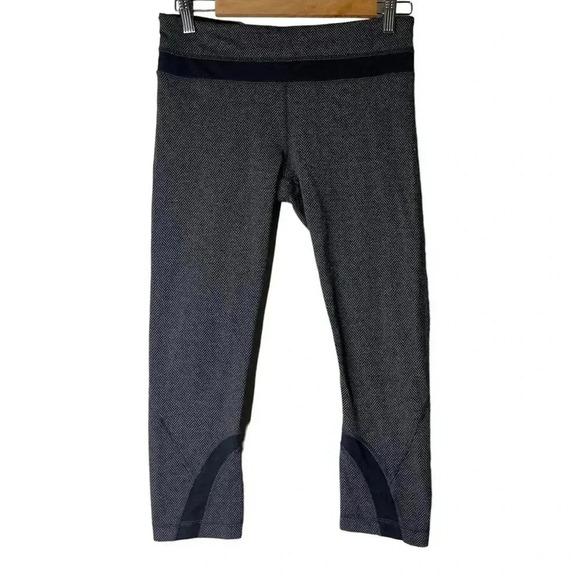 Lululemon Run: Inspire Crop II  Black/Quilt Leggings Size 8 - Picture 3 of 10